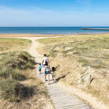 Semesterbostad Maison Pour 7 Avec Jardin Proche Brem-Sur-Mer